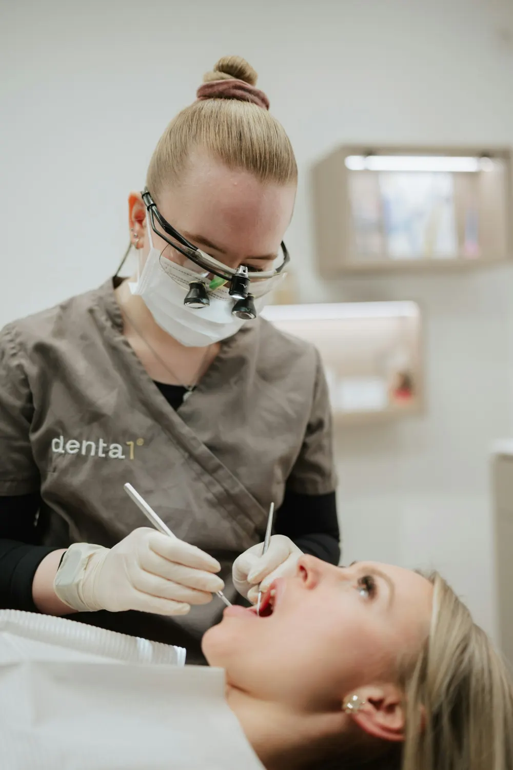 ZMP der Denta1 Clinic bei einer Prophylaxe-Behandlung